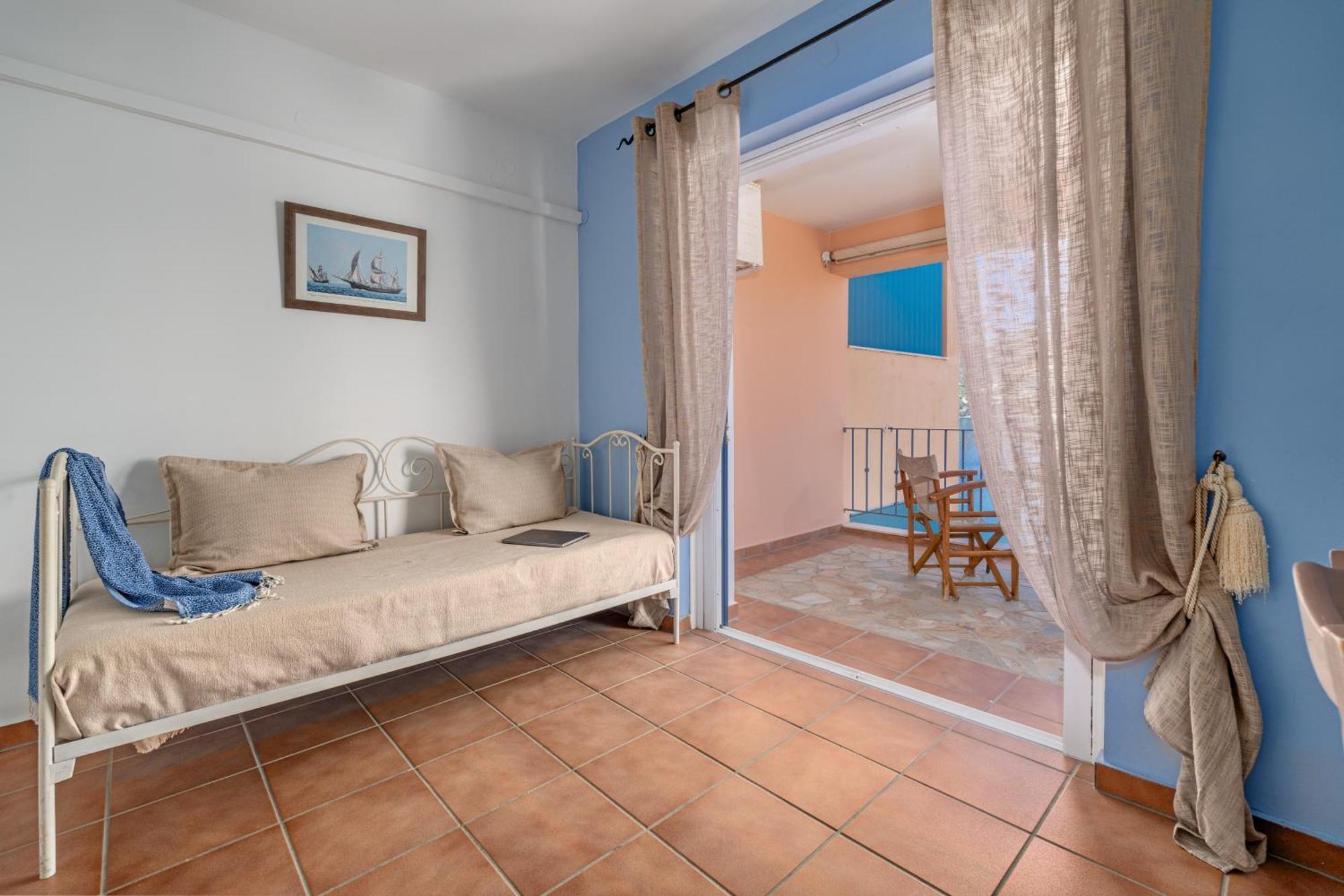 Niovi Seaview Apartments Agioi Apostoloi  Exterior photo