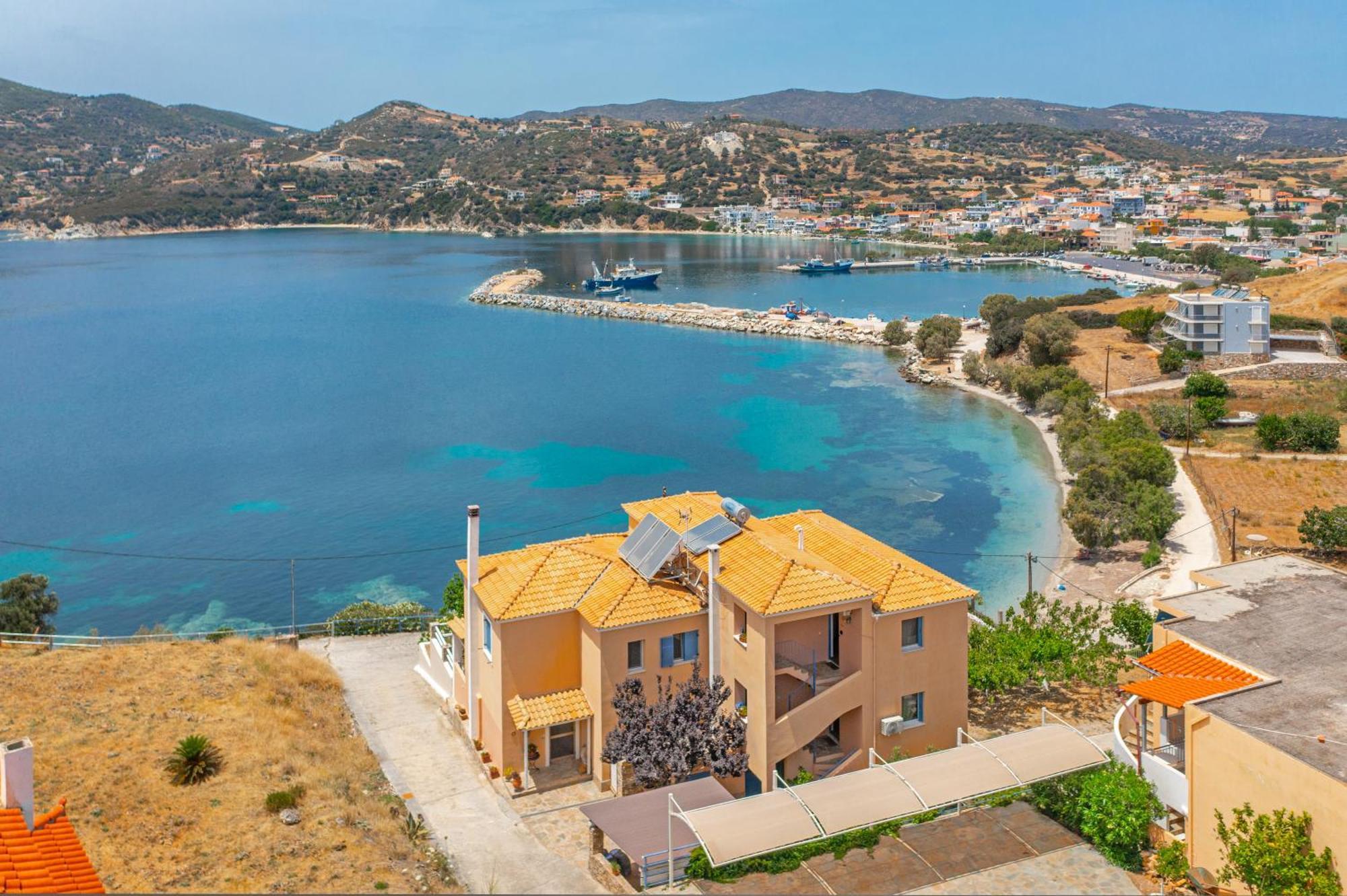 Niovi Seaview Apartments Agioi Apostoloi  Exterior photo